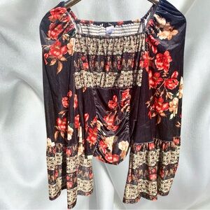 Velvet floral square neck blouse with square neckline and ruched middle